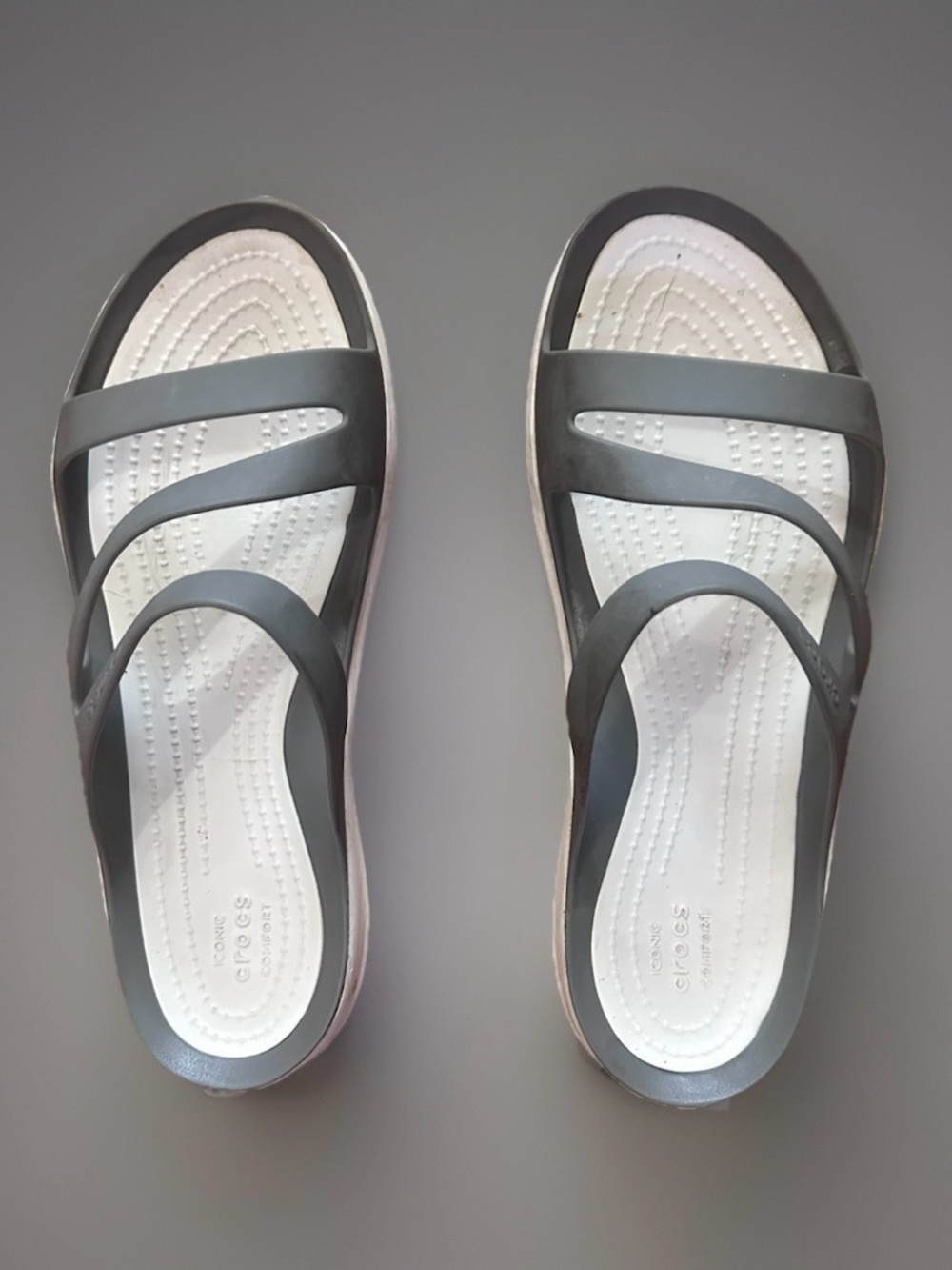 Women’s Crocs Sandals Slides Open Toe Comfort 8W Gray White